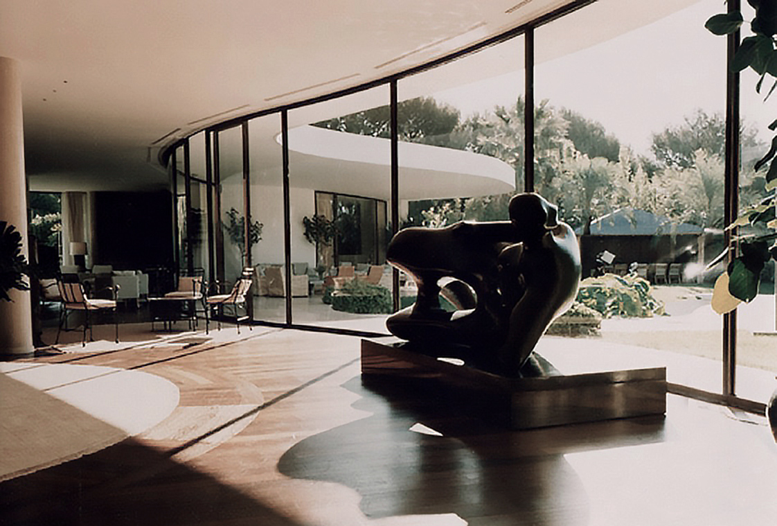 Villa-Nara-Mondadori-Oscar Niemeyer-Peter-Marino-Interior-Designer-Jean-Cap-Ferrat-Mapswonders-1